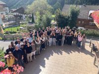 Gruppenbild an der Pension nach der Ankunft (ohne Herr Mrosek)